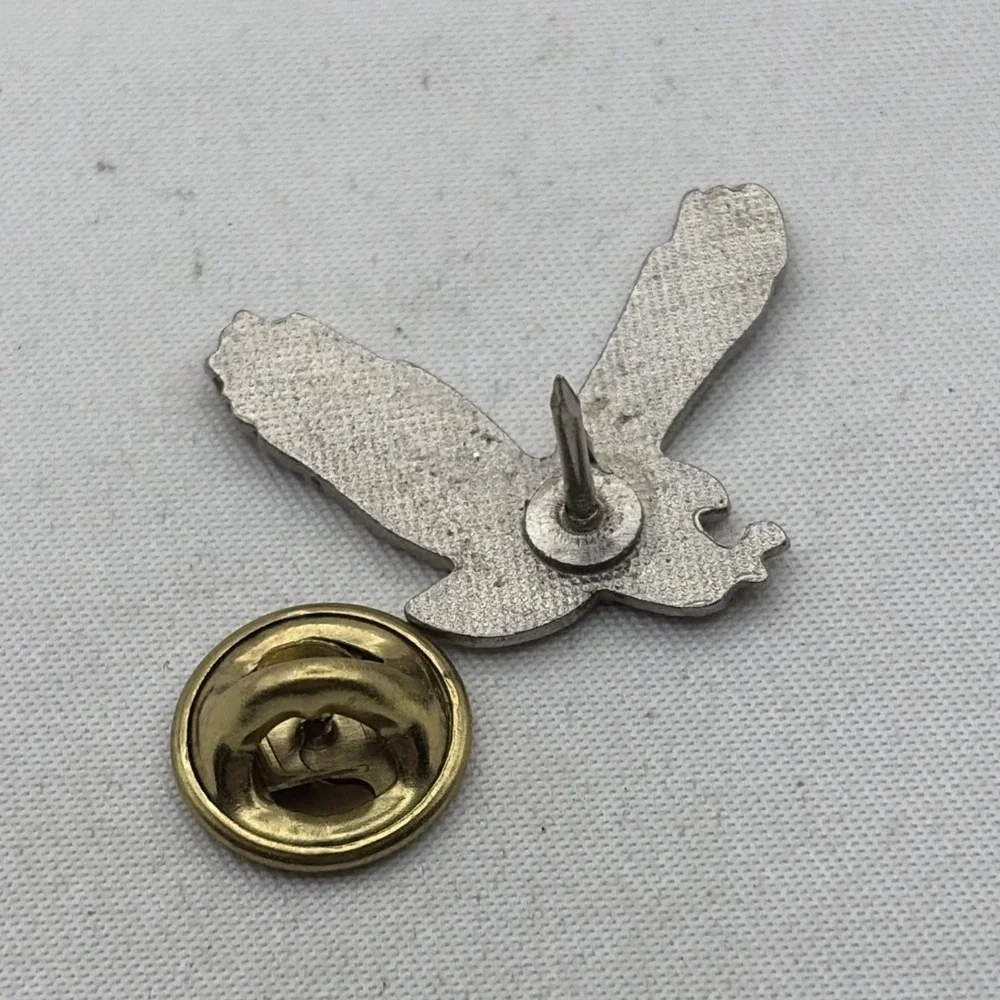 Bald Eagle Swooping Flying Bird Of Prey Enamel Lapel Hat Pin Silver Tone